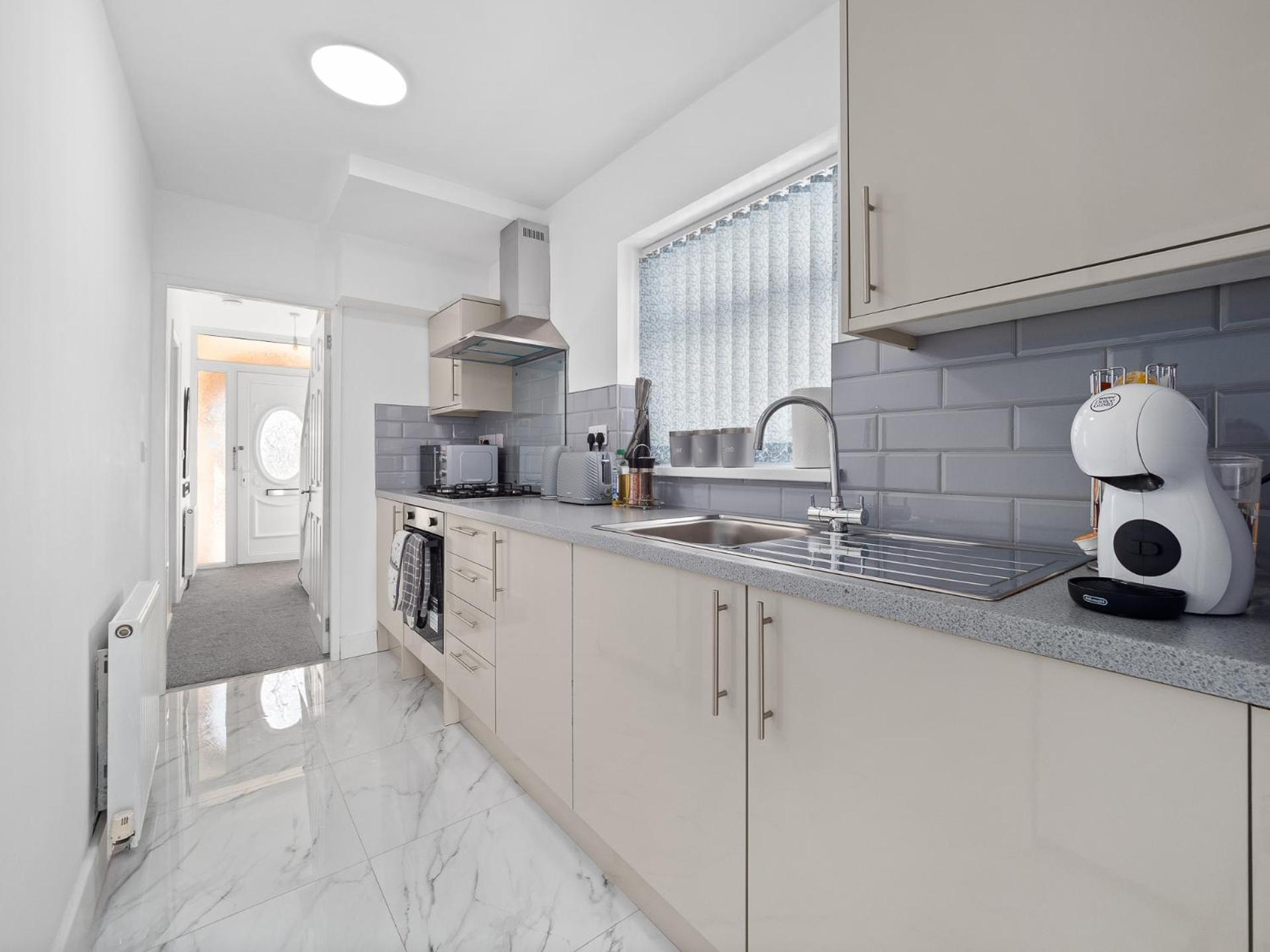 Holiday home Perfect For Contractors, Driveway With Free Parking, Close To Centre *